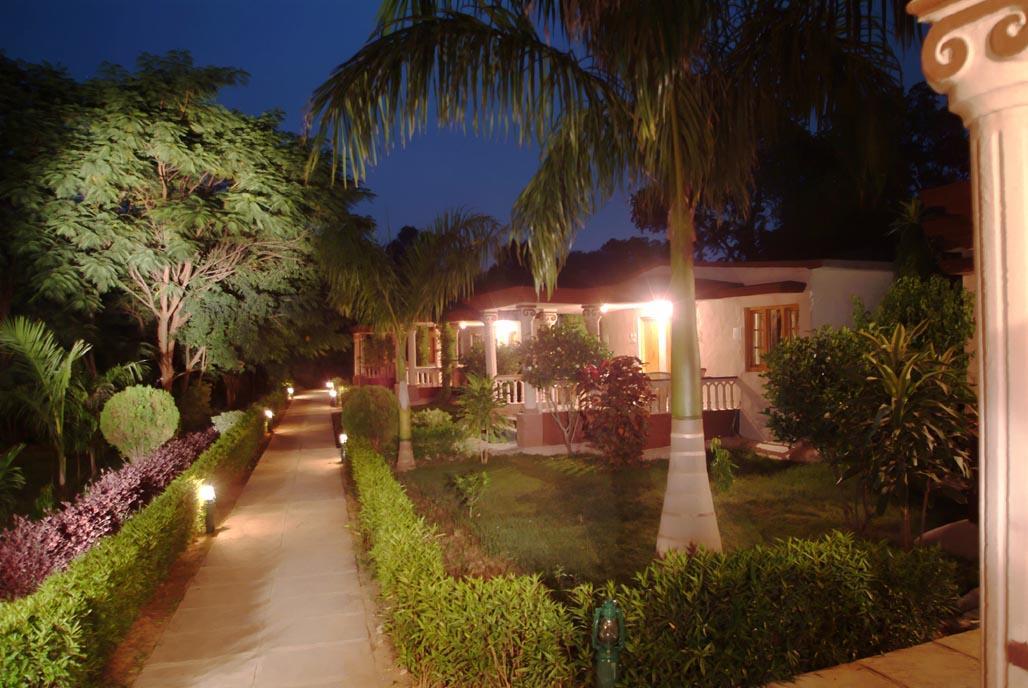 Tiger'S Den Resort Bandhavgarh National Park Exteriör bild